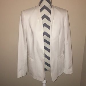 WHITE JACKET WITH POCKETS